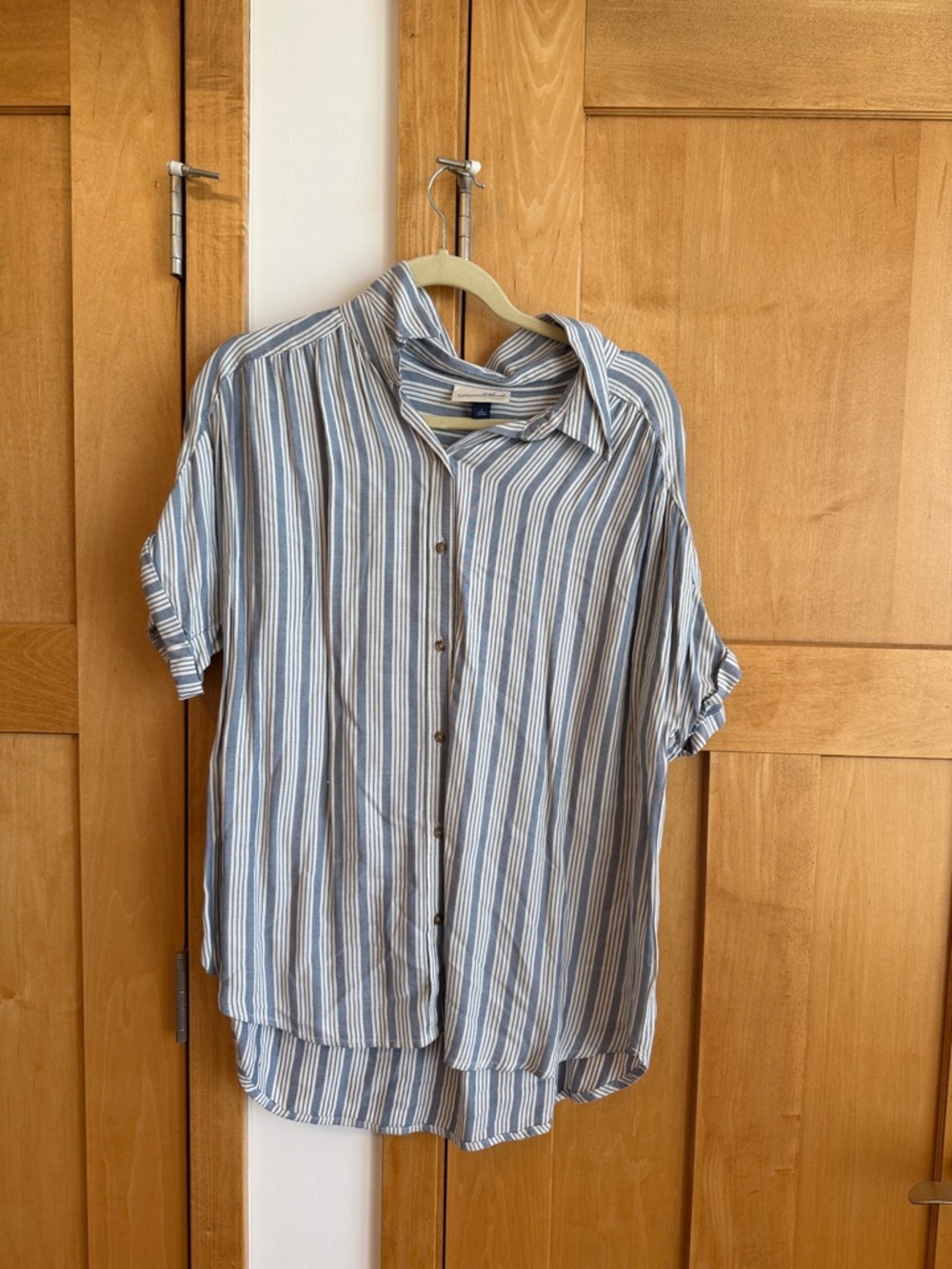 Universal Thread Striped Button-Up Shirt in Blue and White. NWT! Size L.